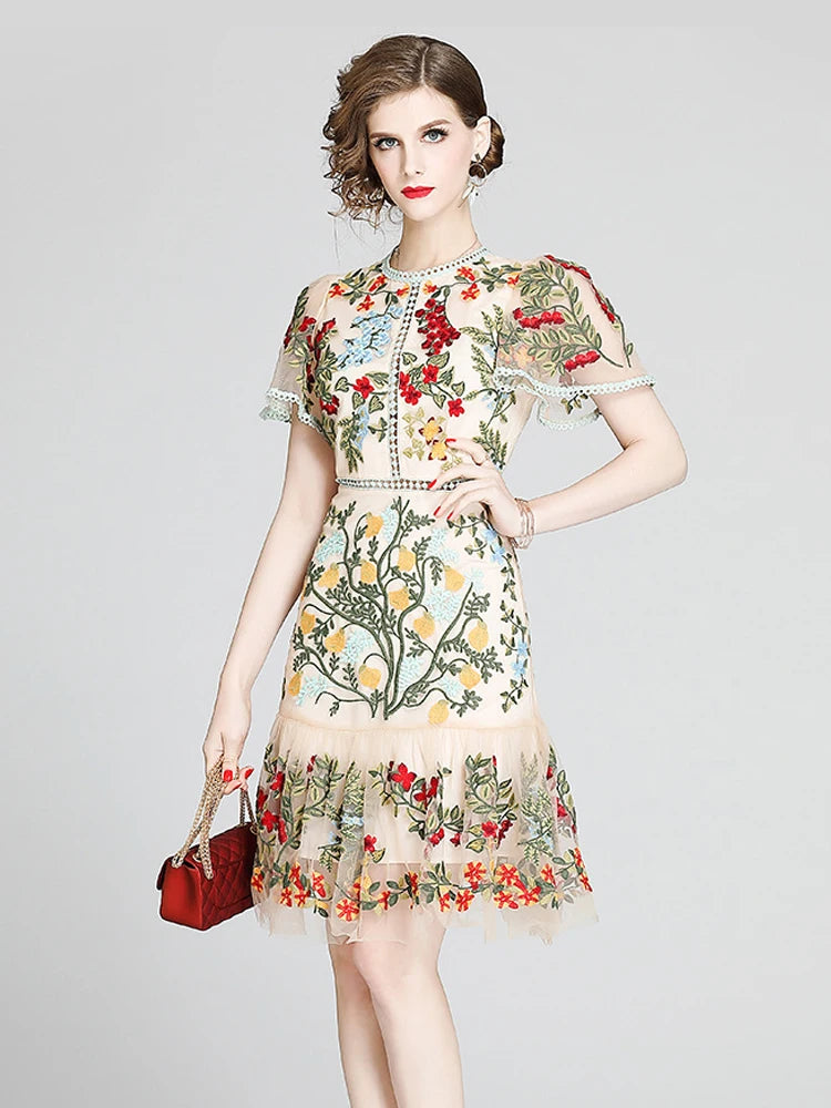 Short-Sleeved Embroidered Waist Hip Ruffled Dress